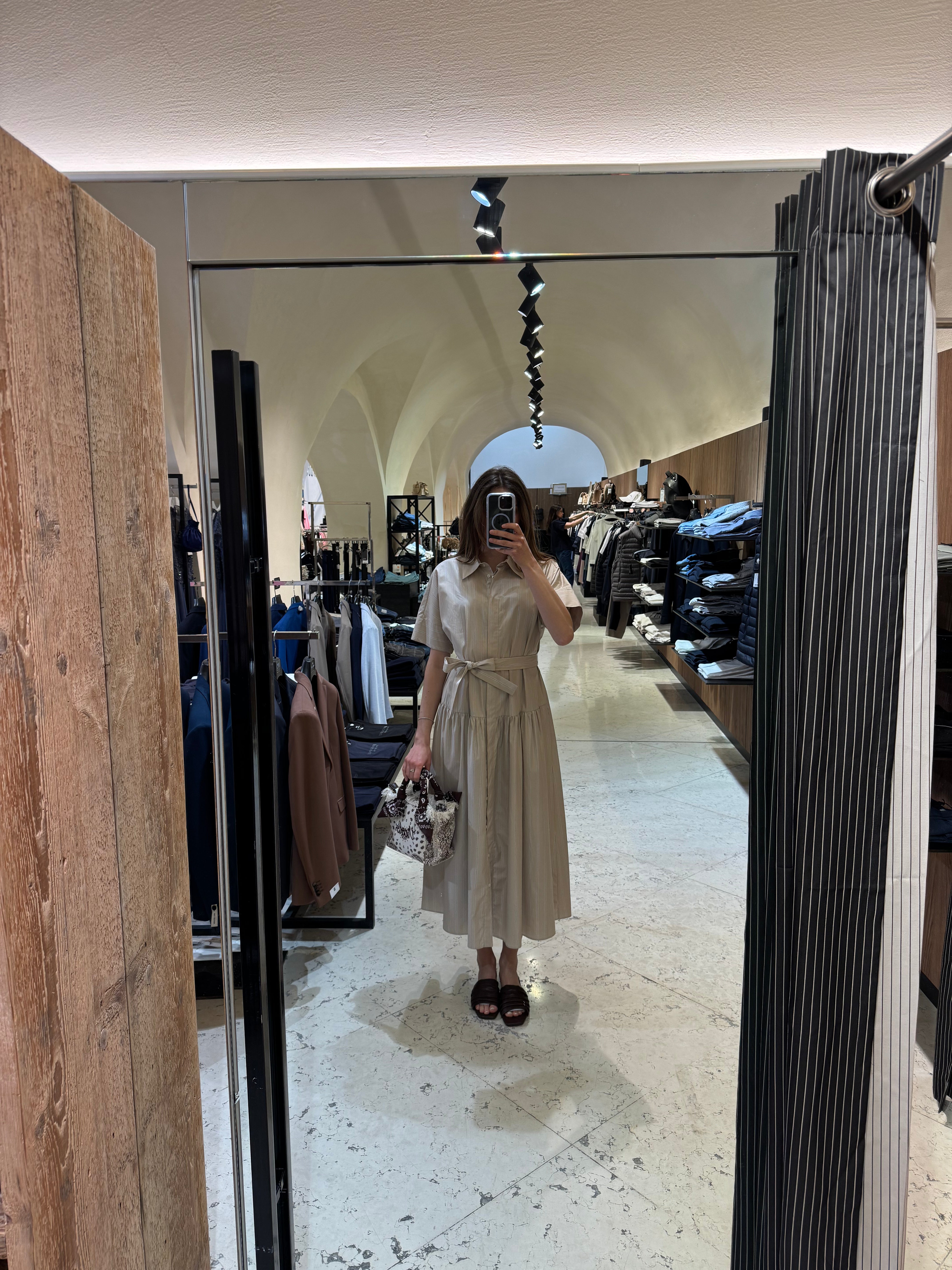 Hemdblusenkleid mit leichtem Rüscheffekt – Kurzarm, 100 % Baumwolle