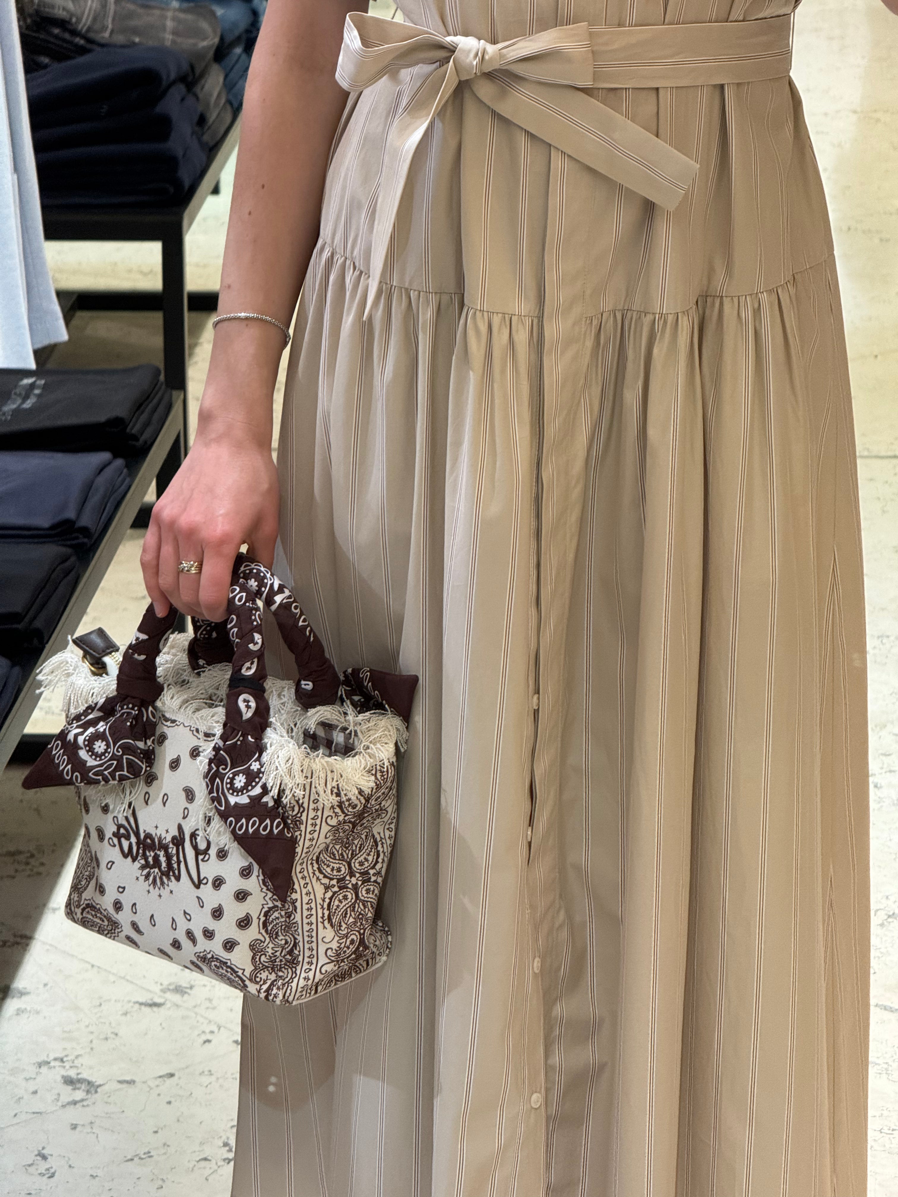 Hemdblusenkleid mit leichtem Rüscheffekt – Kurzarm, 100 % Baumwolle
