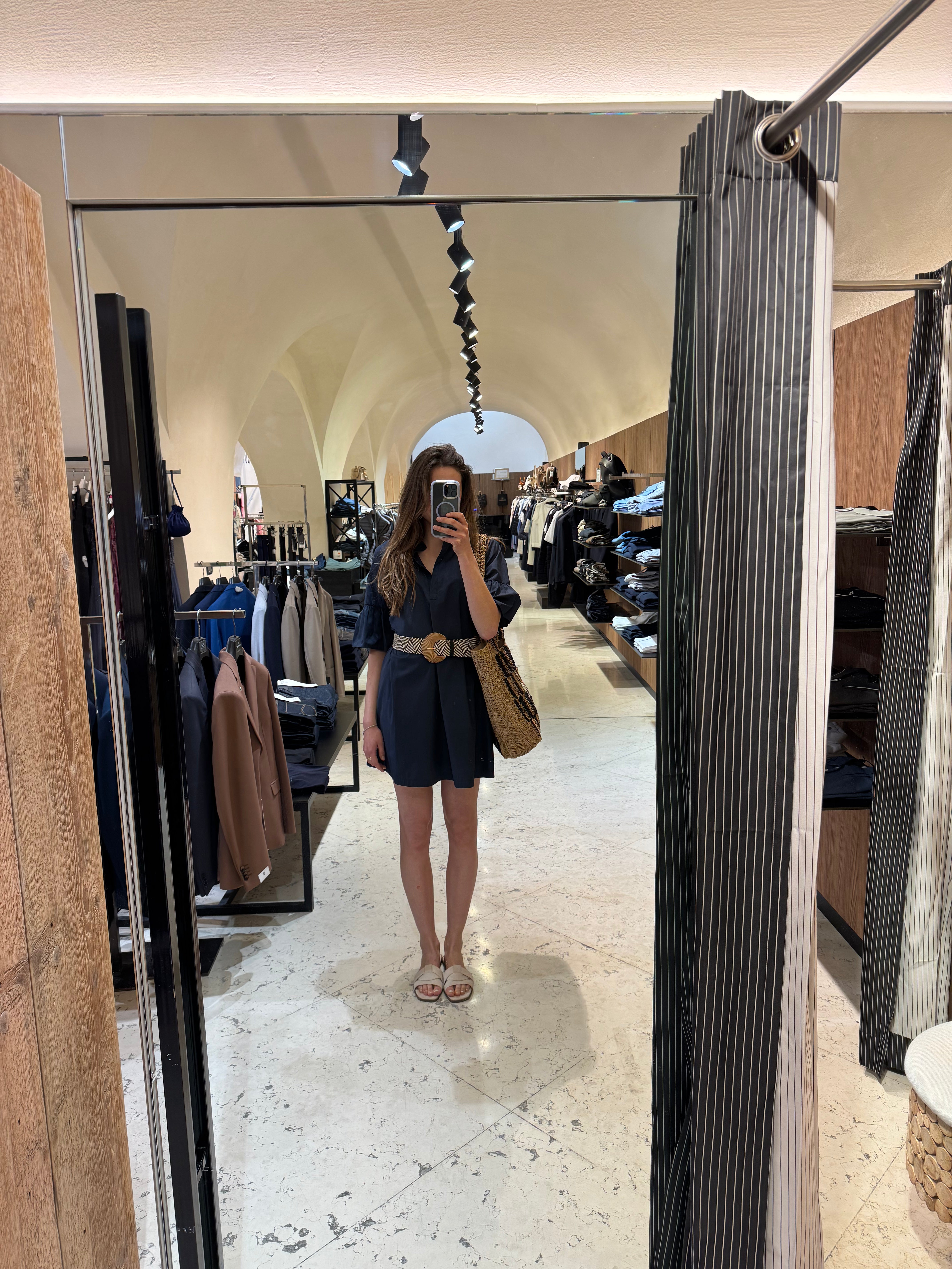 Kurzes Hemdblusenkleid mit Volantärmeln – 100 % Baumwolle