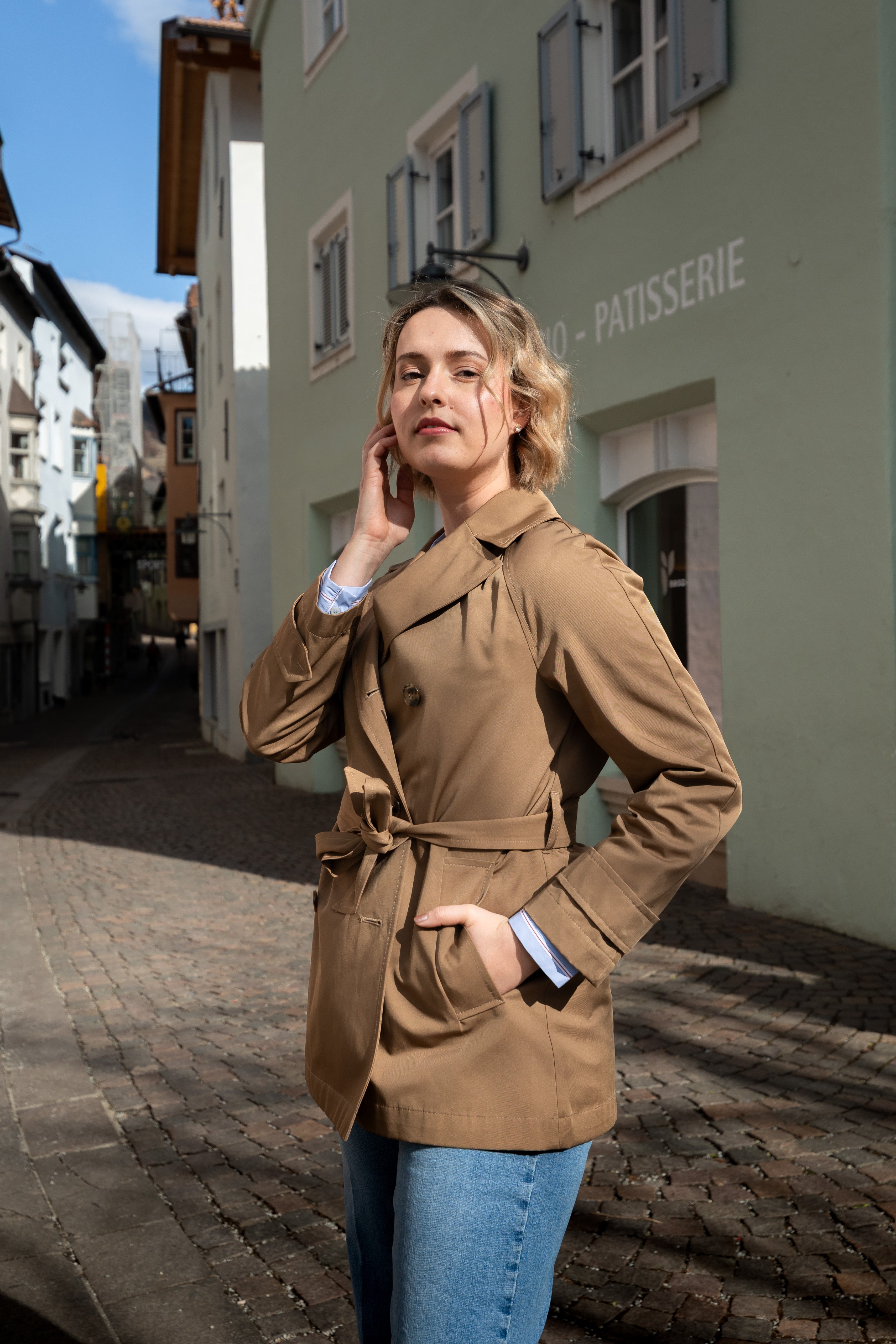 TRENCH CLASSY SHORT EM ME